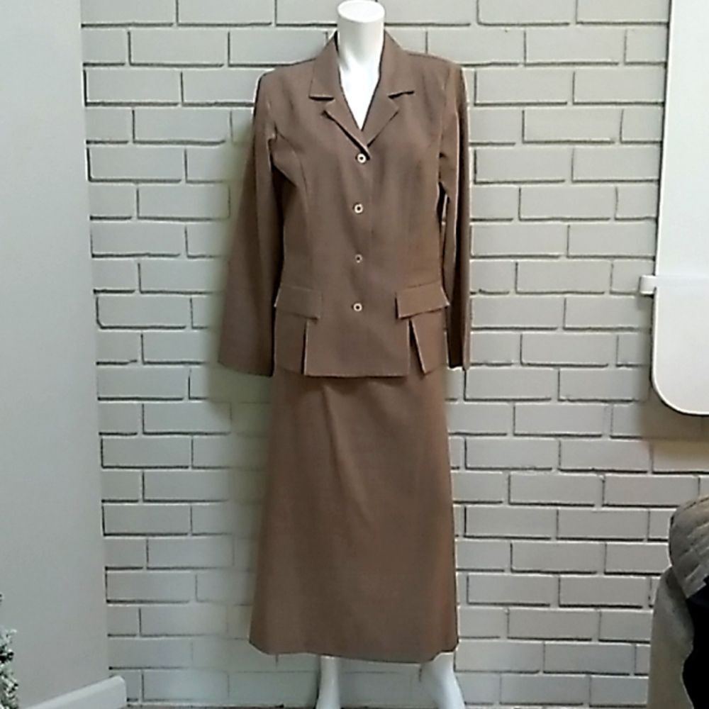 Sag Harbor Brown/Tan  2 Piece Skirt Suit. Size 14 Tall